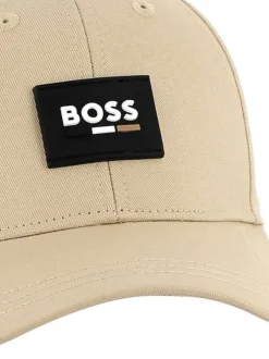 Casquette en coton beige unie ajustable avec un patch à l'avant
