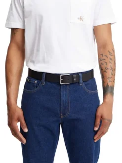 Ceinture en cuir grainé noire avec une boucle à ardillon argentée