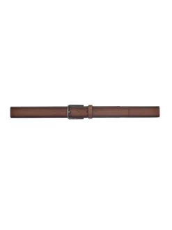 Ceinture en cuir marron avec une boucle métallique argentée rectangle