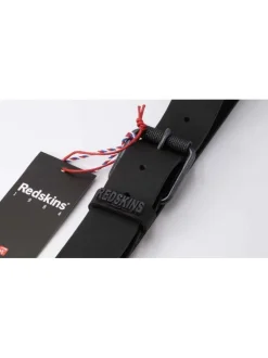 Ceinture en cuir noir uni avec une boucle en métal noir et logo sur le passant