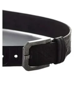 Ceinture en cuir noire unie avec une boucle en métal effet rouillé