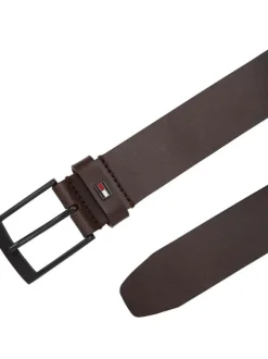 Ceinture marron unie en cuir avec logo iconique de la marque et une boucle