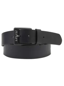 Ceinture noire en cuir unie avec nom de la marque gravé sur la boucle
