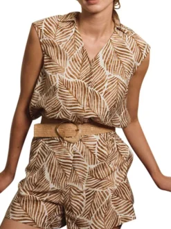 Ceinture beige unie tressée pourvue d'une grosse boucle nacrée