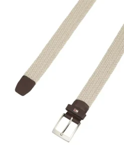 Ceinture écrue en maille tressée pourvue d'une fermeture par boucle ardillon