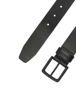 Ceinture en cuir de buffle noire pourvu du nom de la marque sur le passant