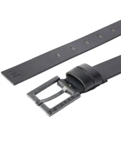 Ceinture en cuir lisse noire unie avec une boucle carrée métallique