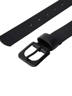 Ceinture en cuir lisse noire unie avec une boucle métallique mat