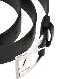 Ceinture en cuir noire unie avec nom de la marque sur la boucle rectangulaire