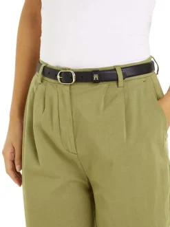 Ceinture en cuir noire unie avec une boucle ardillon ovale argentée