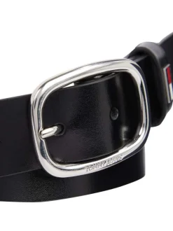 Ceinture en cuir noire unie avec une boucle argentée arrondie