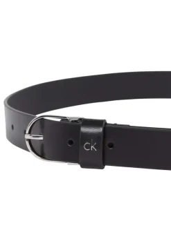 Ceinture en cuir noire unie lisse avec le logo imprimé en petit