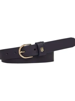 Ceinture marine en cuir grainé avec monogramme métallique doré sur le passant