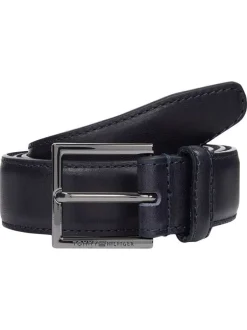 Ceinture marine unie en cuir avec un passant et une boucle au nom de la marque