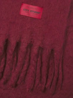 Écharpe bordeaux unie douce avec des franges aux extrémités