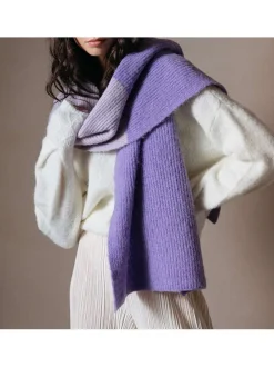Écharpe violette avec grandes rayures en tricot