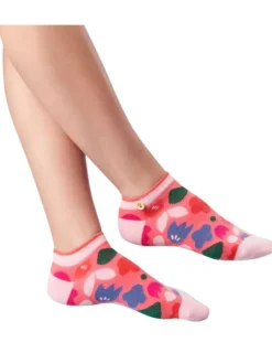 Chaussettes basses roses en coton biologique mélangé avec des imprimés de fleurs