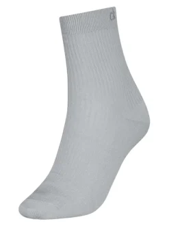 Chaussettes hautes grises unies avec une coupe mi-haute et logo iconique