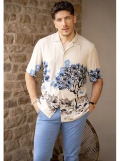Chemise beige avec paysage imprimé à coupe droite avec un col cubain