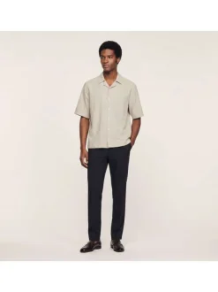Chemise beige à coupe droite pourvue d'un col cubain et de manches courtes