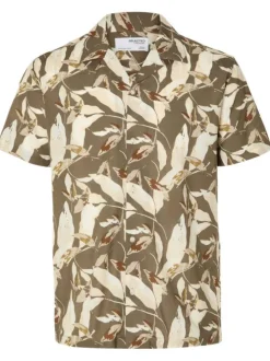 Chemise beige imprimé avec un col français et à manches courtes