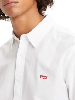 Chemise blanche en coton unie avec une coupe ajustée et un col français