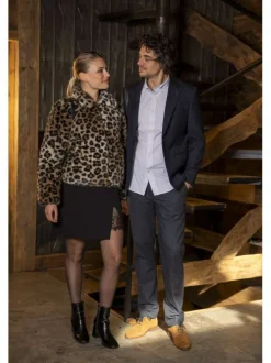 Chemise blanche fantaisie à coupe droite avec un col à rabats