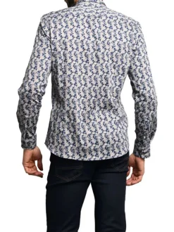 Chemise blanche fleurie avec une coupe ajustée et broderie sur la poitrine