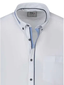 Chemise blanche unie à coupe droite avec un col boutonné et des manches courtes