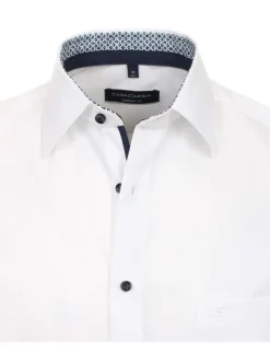Chemise blanche unie en coton avec une coupe droite à fermeture boutonnée