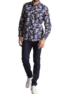 Chemise bleue marine à fleurs blanches avec une coupe regular fit
