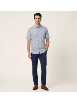 Chemise bleue à motifs pourvue d'un col américain et de manches courtes
