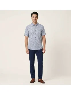 Chemise bleue à motifs pourvue d'un col américain et de manches courtes