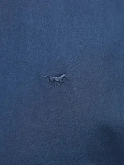 Chemise bleue unie en coton et lin mélangé avec une coupe droite