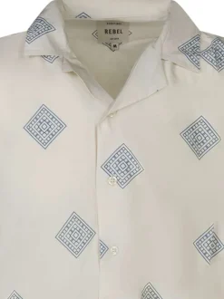 Chemise écrue avec des imprimés une coupe droite et un col cubain