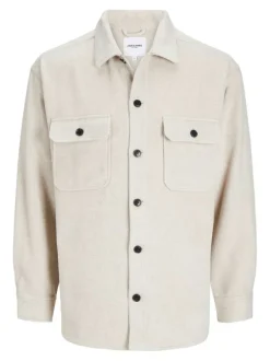 Chemise écrue unie avec une coupe droite un col à revers et des manches longues