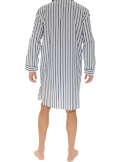 Chemise de nuit ciel rayée avec des manches longues et fermeture boutonnée