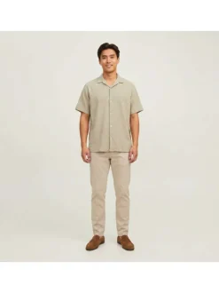 Chemise en coton beige à coupe droite pourvue d'un col cubain