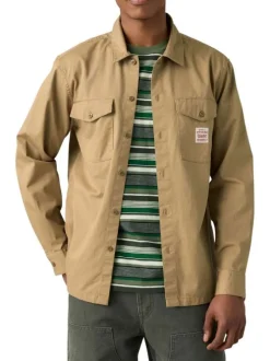 Chemise en coton beige unie avec un col chemise et fermeture par boutons