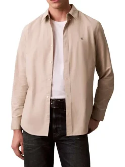 Chemise en coton beige unie avec une coupe droite et un col à revers