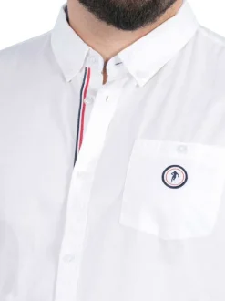 Chemise en coton biologique blanche unie pourvue d'un col américain