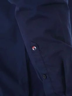 Chemise en coton biologique marine unie à coupe ajustée avec un col boutonné