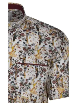 Chemise en coton blanche avec un imprimé abstrait de différentes couleurs