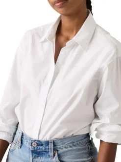 Chemise en coton blanche à coupe ajustée pourvue d'un col à revers