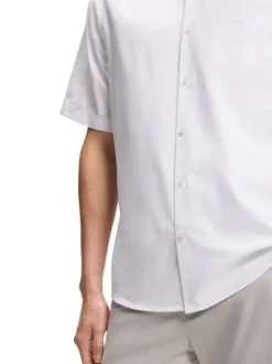 Chemise en coton blanche à coupe droite pourvue d'un col à revers