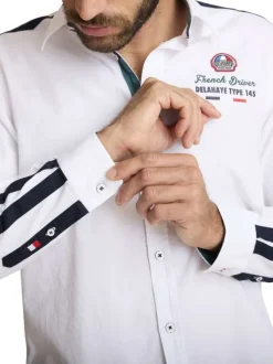 Chemise en coton blanche à coupe droite pourvue d'un col à revers