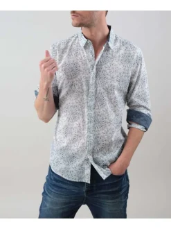 Chemise en coton blanche fleurie avec une coupe droite et un col français