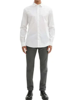 Chemise en coton blanche à pois avec une coupe droite et fermeture boutonnée