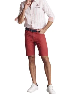 Chemise en coton blanche à rayures rouges et bleues avec une coupe regular fit