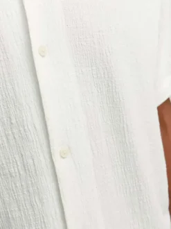 Chemise en coton blanche unie avec une coupe droite et un col français